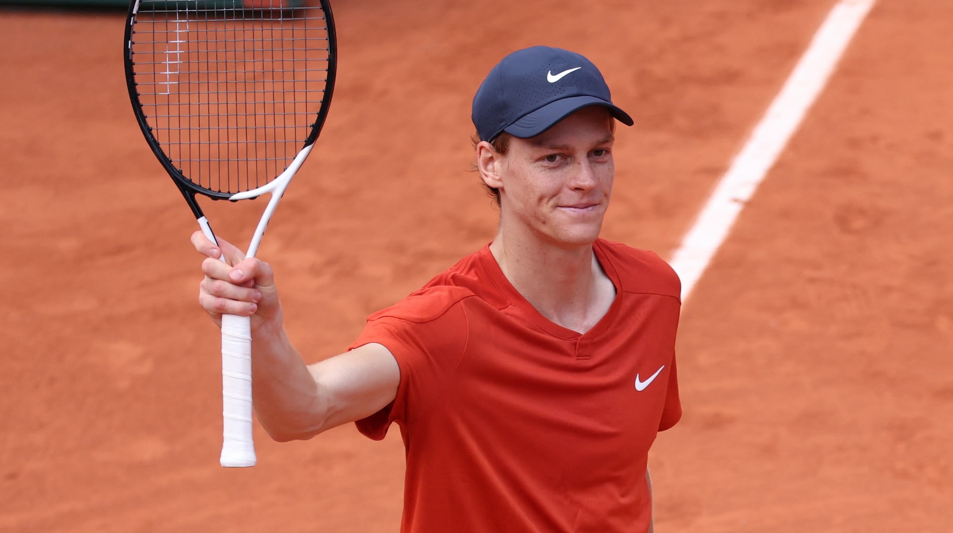 découvrez comment jannik sinner est devenu numéro 1 mondial lors du tournoi de tennis à monaco, avec ses performances impressionnantes et son ascension fulgurante.