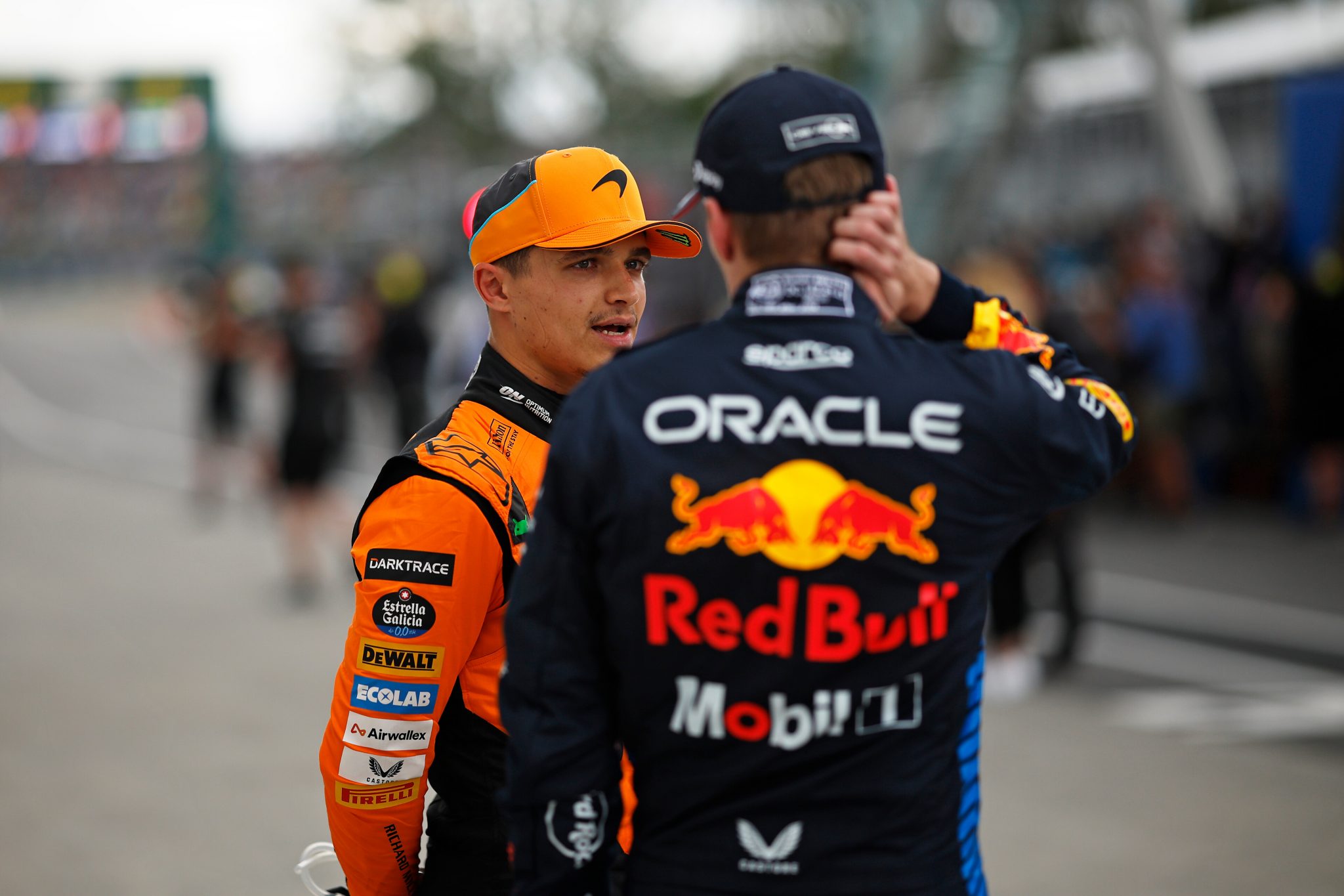 lando norris réagit aux rumeurs concernant un possible départ de max verstappen et partage son avis sur l'avenir du champion de f1.