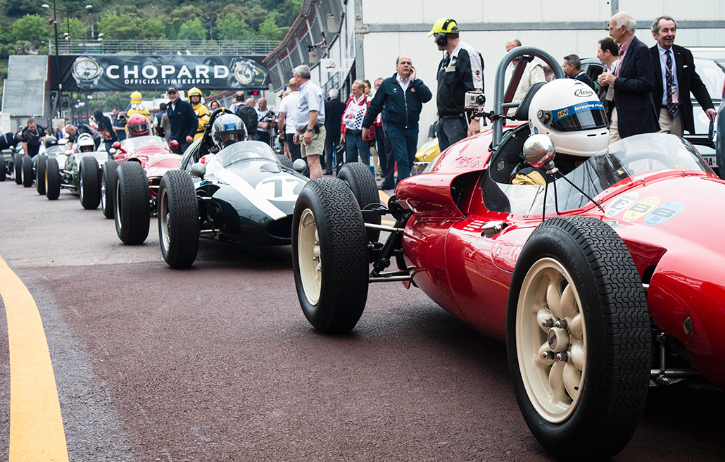 découvrez la passion et les exploits de maria carolina lors du grand prix historique de monaco, une célébration emblématique du sport automobile classique.
