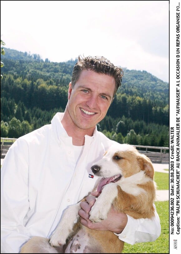 découvrez les détails du mariage de ralf schumacher, ex-pilote de f1, avec une ancienne élue du rn. un événement mêlant sport et politique.