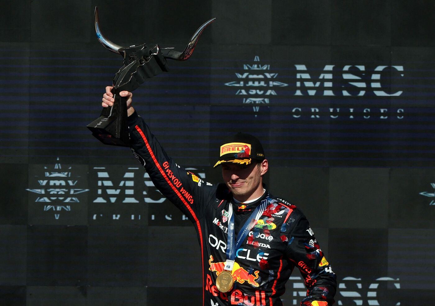 découvrez comment max verstappen joue un rôle central dans le remaniement actuel de la formule 1, influençant les stratégies et le paysage de la compétition.