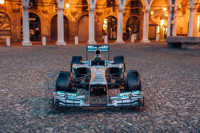 découvrez l'analyse complète du pit-stop éclair réalisé par hamilton lors du grand prix du japon, une manœuvre clé qui a marqué la course.