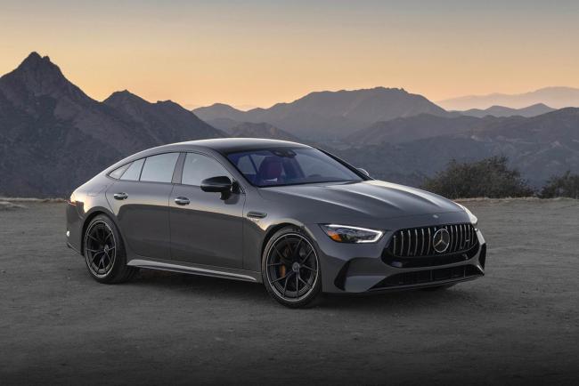 Mercedes présente l’AMG GT Coupé 4 Portes : une puissance déchaînée qui surpasse même une Formule 1