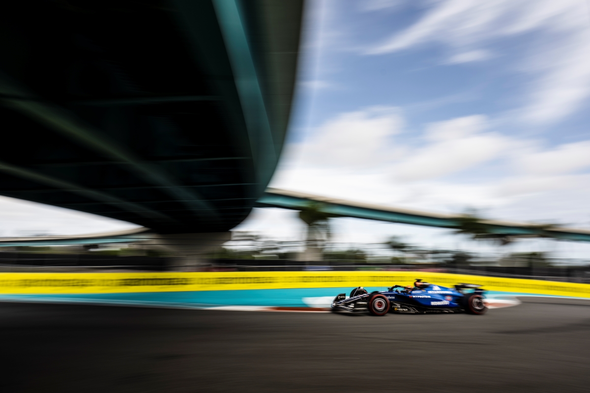 revivez le départ mouvementé du grand prix de miami f1 avec chaque incident et dépassement clé qui a marqué cette course spectaculaire.