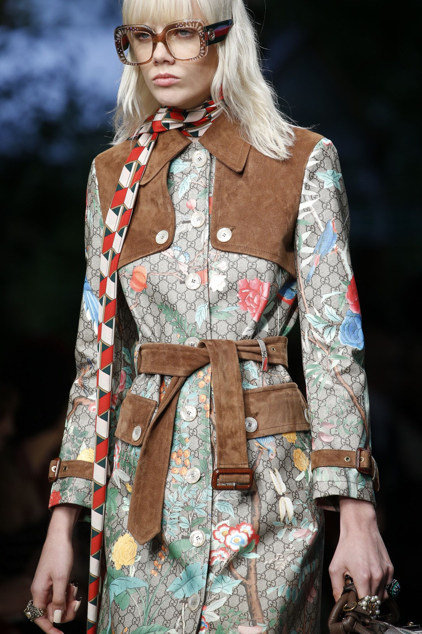 découvrez comment gucci devient partenaire officiel de l'équipe alpine en formule 1 dès 2027, alliant luxe et performance sur les circuits.
