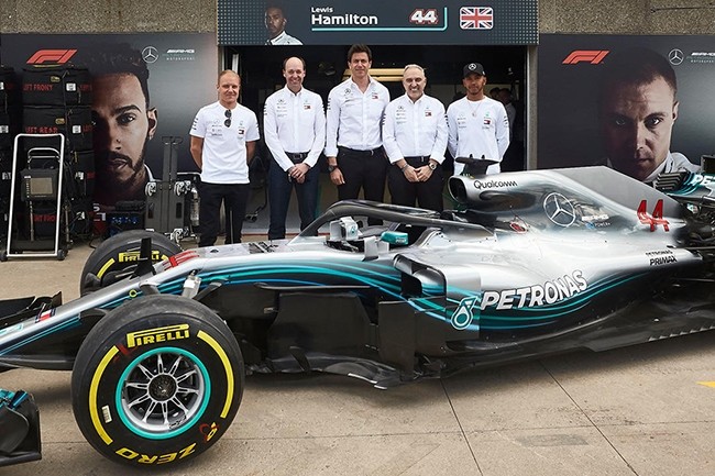 mercedes renonce à l'acquisition d'une écurie de f1, marquant un tournant stratégique dans le championnat de formule 1.