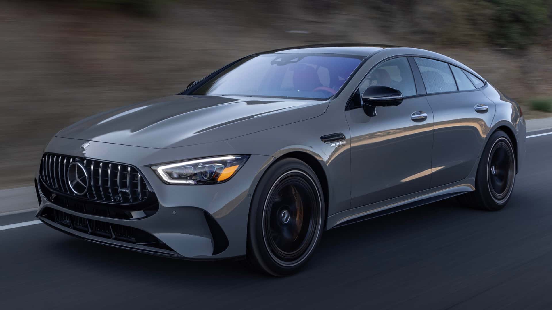 découvrez la mercedes amg gt 4 portes, alliant puissance extrême et design élégant pour une expérience de conduite inégalée.