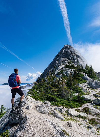 découvrez les enjeux environnementaux et climatiques prioritaires liés aux montagnes, des écosystèmes fragiles aux défis du changement climatique.