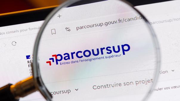 découvrez tout sur l'attente des résultats parcoursup pour les lycéens : conseils, dates clés et comment gérer cette période cruciale.